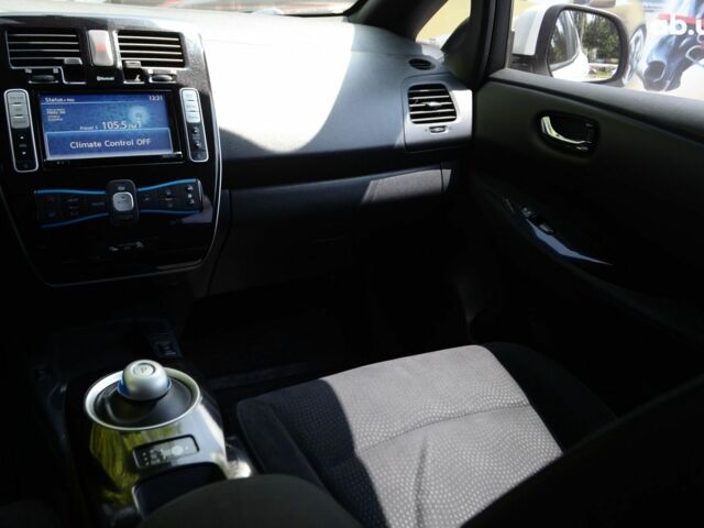 Белый Ниссан Лиф, объемом двигателя 0 л и пробегом 190 тыс. км за 5999 $, фото 9 на Automoto.ua