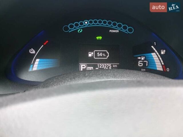 Білий Ніссан Ліф, об'ємом двигуна 0 л та пробігом 123 тис. км за 5800 $, фото 8 на Automoto.ua