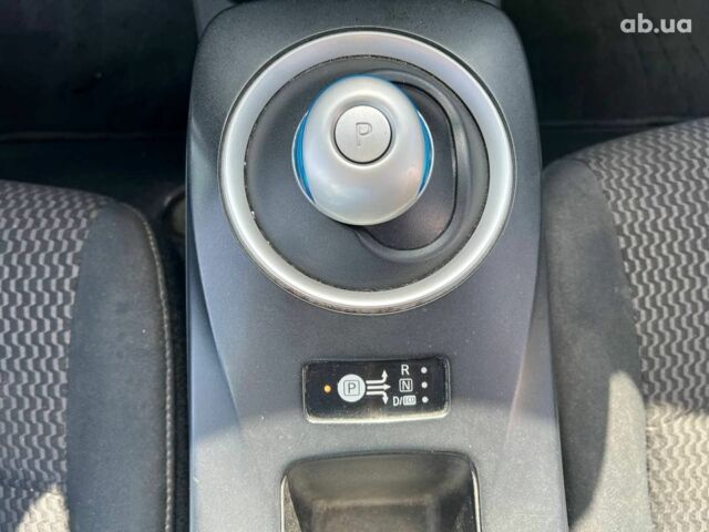 Белый Ниссан Лиф, объемом двигателя 1.5 л и пробегом 85 тыс. км за 6490 $, фото 23 на Automoto.ua