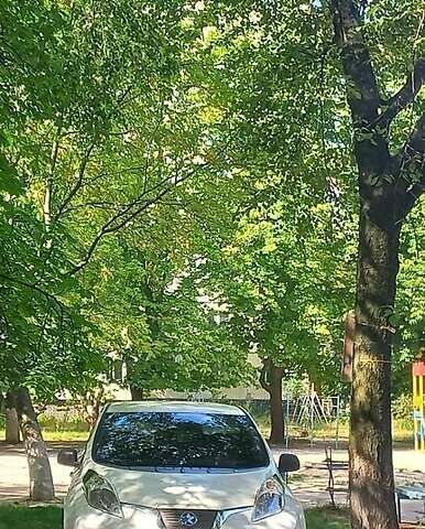 Белый Ниссан Лиф, объемом двигателя 0 л и пробегом 213 тыс. км за 5500 $, фото 5 на Automoto.ua