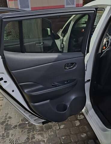 Білий Ніссан Ліф, об'ємом двигуна 0 л та пробігом 217 тис. км за 10500 $, фото 37 на Automoto.ua