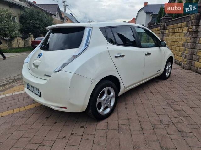 Білий Ніссан Ліф, об'ємом двигуна 0 л та пробігом 167 тис. км за 5900 $, фото 6 на Automoto.ua