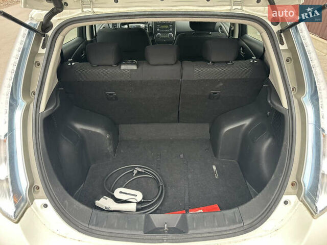 Білий Ніссан Ліф, об'ємом двигуна 0 л та пробігом 67 тис. км за 6999 $, фото 9 на Automoto.ua