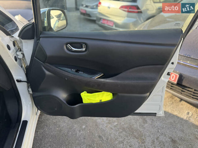 Белый Ниссан Лиф, объемом двигателя 0 л и пробегом 49 тыс. км за 7500 $, фото 18 на Automoto.ua