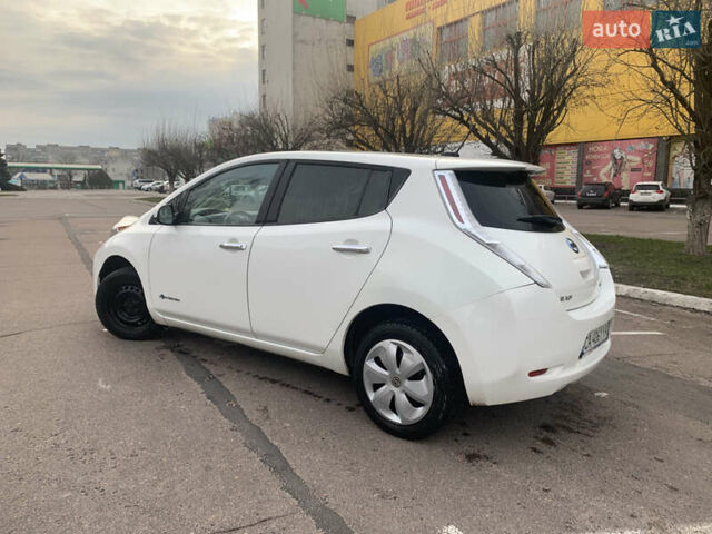 Белый Ниссан Лиф, объемом двигателя 0 л и пробегом 185 тыс. км за 7500 $, фото 4 на Automoto.ua