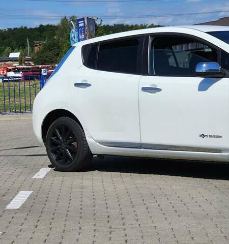 Белый Ниссан Лиф, объемом двигателя 0 л и пробегом 137 тыс. км за 6500 $, фото 9 на Automoto.ua