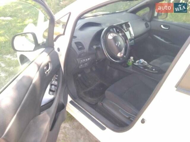 Белый Ниссан Лиф, объемом двигателя 0 л и пробегом 181 тыс. км за 6445 $, фото 12 на Automoto.ua