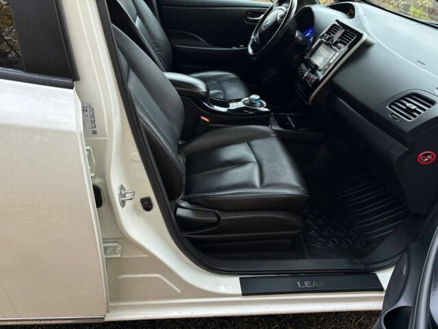 Белый Ниссан Лиф, объемом двигателя 0 л и пробегом 106 тыс. км за 8800 $, фото 13 на Automoto.ua