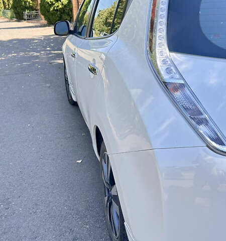 Білий Ніссан Ліф, об'ємом двигуна 0 л та пробігом 150 тис. км за 6800 $, фото 18 на Automoto.ua