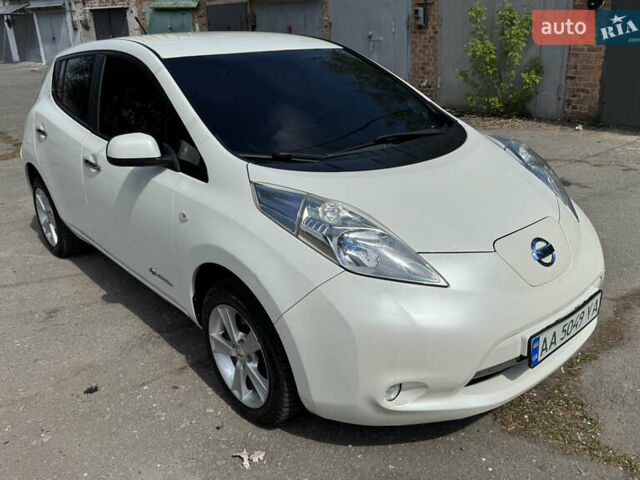 Білий Ніссан Ліф, об'ємом двигуна 0 л та пробігом 187 тис. км за 6300 $, фото 3 на Automoto.ua