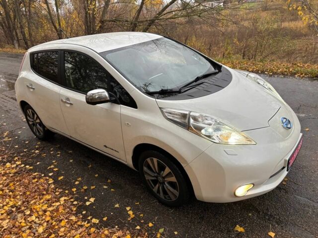 Белый Ниссан Лиф, объемом двигателя 0 л и пробегом 106 тыс. км за 8800 $, фото 5 на Automoto.ua