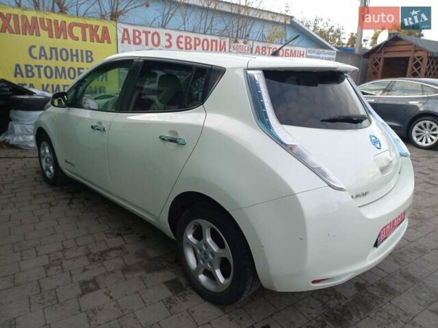 Белый Ниссан Лиф, объемом двигателя 0 л и пробегом 99 тыс. км за 4800 $, фото 2 на Automoto.ua