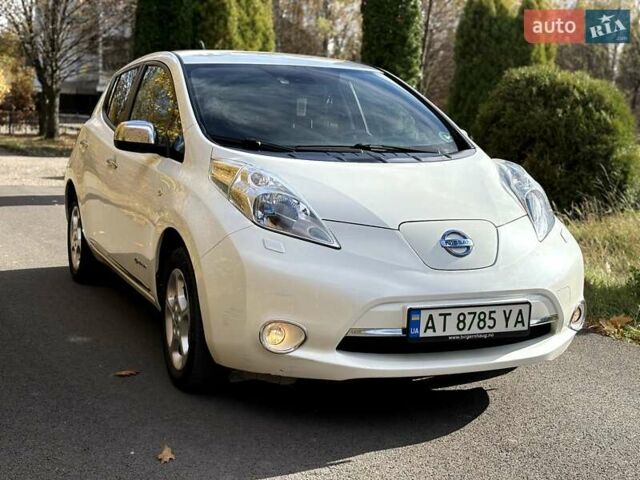 Белый Ниссан Лиф, объемом двигателя 0 л и пробегом 155 тыс. км за 5555 $, фото 5 на Automoto.ua