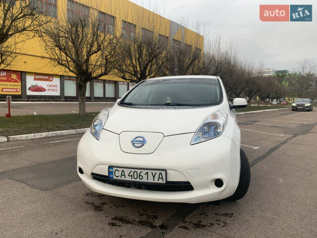 Белый Ниссан Лиф, объемом двигателя 0 л и пробегом 185 тыс. км за 7500 $, фото 1 на Automoto.ua