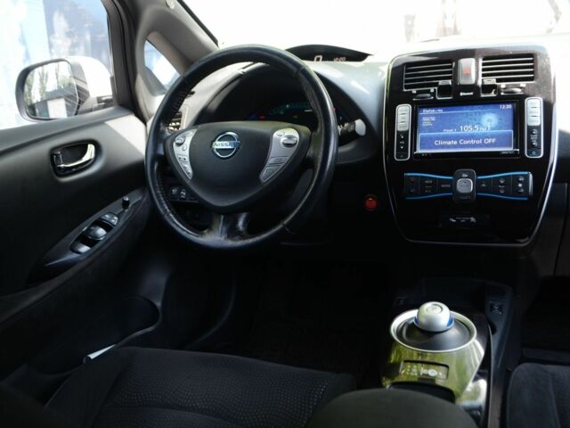 Белый Ниссан Лиф, объемом двигателя 0 л и пробегом 190 тыс. км за 5999 $, фото 8 на Automoto.ua