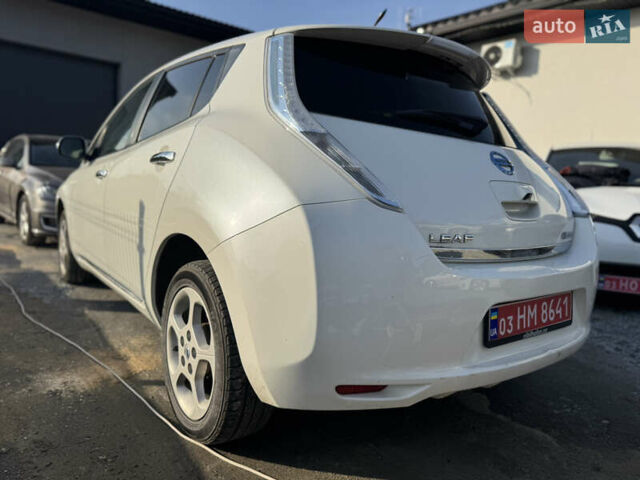 Белый Ниссан Лиф, объемом двигателя 0 л и пробегом 49 тыс. км за 7500 $, фото 3 на Automoto.ua