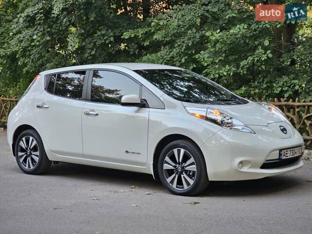 Белый Ниссан Лиф, объемом двигателя 0 л и пробегом 88 тыс. км за 7900 $, фото 32 на Automoto.ua