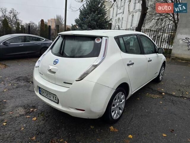 Белый Ниссан Лиф, объемом двигателя 0 л и пробегом 288 тыс. км за 3999 $, фото 2 на Automoto.ua