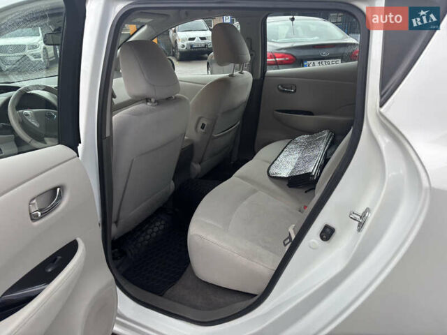 Белый Ниссан Лиф, объемом двигателя 0 л и пробегом 120 тыс. км за 7500 $, фото 25 на Automoto.ua