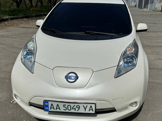 Білий Ніссан Ліф, об'ємом двигуна 0 л та пробігом 187 тис. км за 6300 $, фото 2 на Automoto.ua