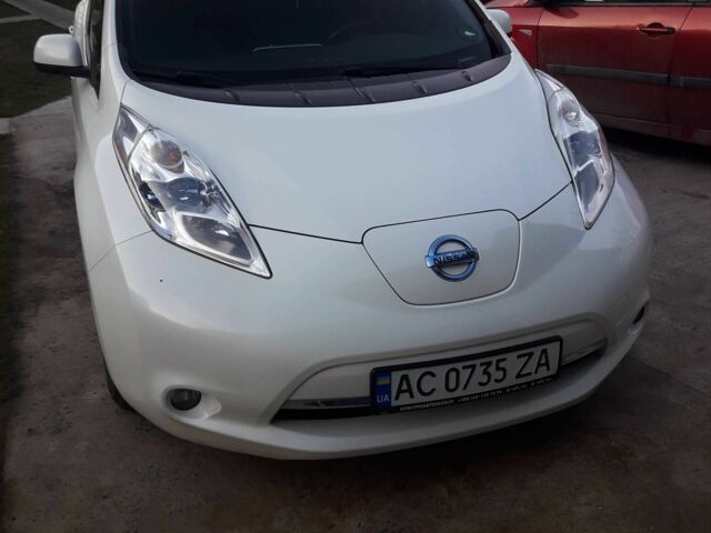 Белый Ниссан Лиф, объемом двигателя 0 л и пробегом 116 тыс. км за 5000 $, фото 1 на Automoto.ua