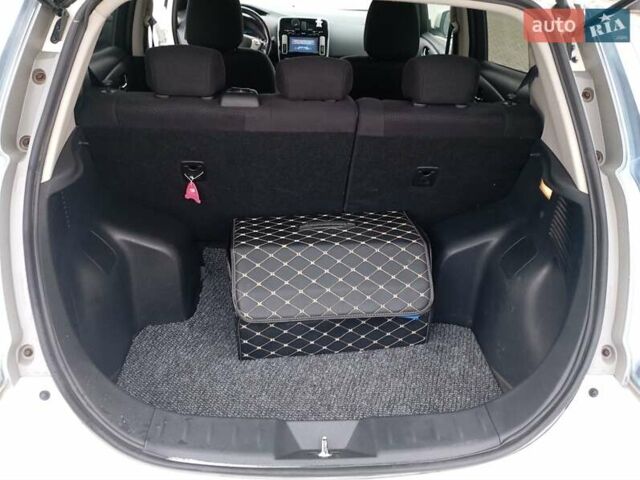 Білий Ніссан Ліф, об'ємом двигуна 0 л та пробігом 123 тис. км за 5800 $, фото 5 на Automoto.ua