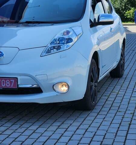 Белый Ниссан Лиф, объемом двигателя 0 л и пробегом 137 тыс. км за 6500 $, фото 40 на Automoto.ua