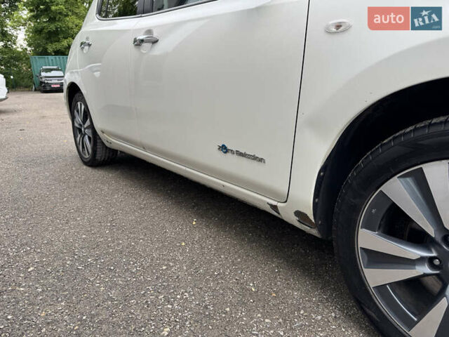 Белый Ниссан Лиф, объемом двигателя 0 л и пробегом 283 тыс. км за 5200 $, фото 16 на Automoto.ua