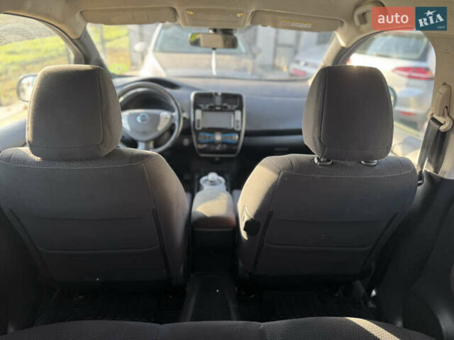 Белый Ниссан Лиф, объемом двигателя 0 л и пробегом 49 тыс. км за 7500 $, фото 15 на Automoto.ua