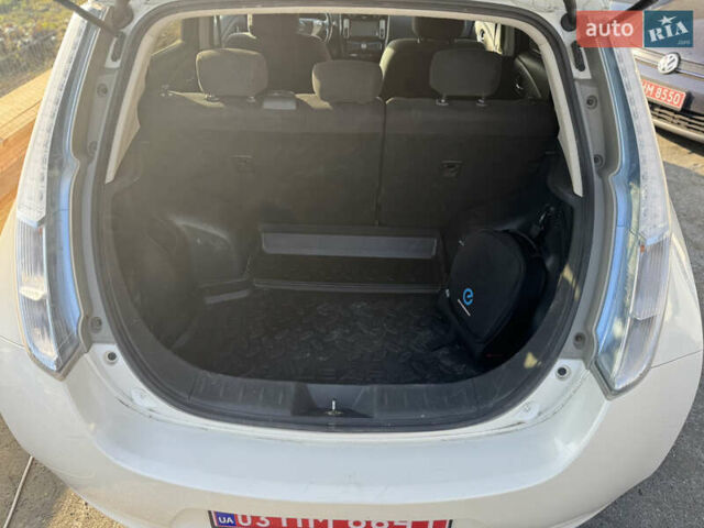 Белый Ниссан Лиф, объемом двигателя 0 л и пробегом 49 тыс. км за 7500 $, фото 14 на Automoto.ua