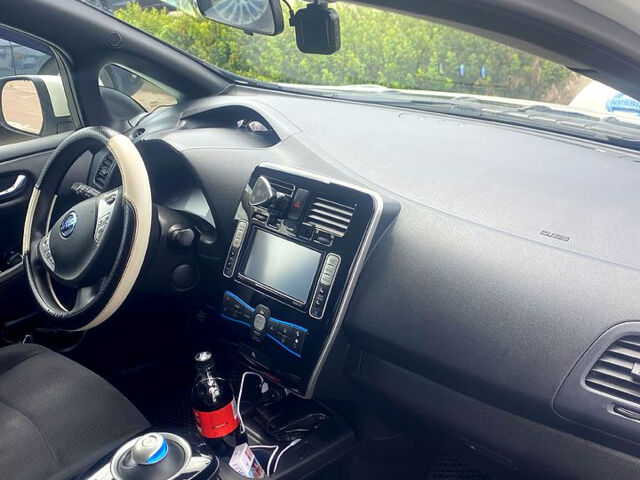 Белый Ниссан Лиф, объемом двигателя 0 л и пробегом 115 тыс. км за 6100 $, фото 6 на Automoto.ua