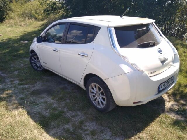 Белый Ниссан Лиф, объемом двигателя 0 л и пробегом 181 тыс. км за 7000 $, фото 3 на Automoto.ua