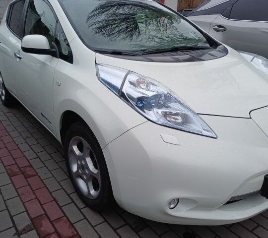 Белый Ниссан Лиф, объемом двигателя 0 л и пробегом 125 тыс. км за 5900 $, фото 3 на Automoto.ua