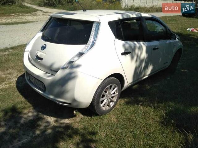 Белый Ниссан Лиф, объемом двигателя 0 л и пробегом 181 тыс. км за 6445 $, фото 5 на Automoto.ua