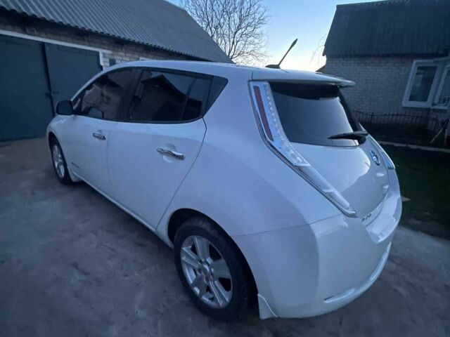 Белый Ниссан Лиф, объемом двигателя 0 л и пробегом 116 тыс. км за 5000 $, фото 16 на Automoto.ua