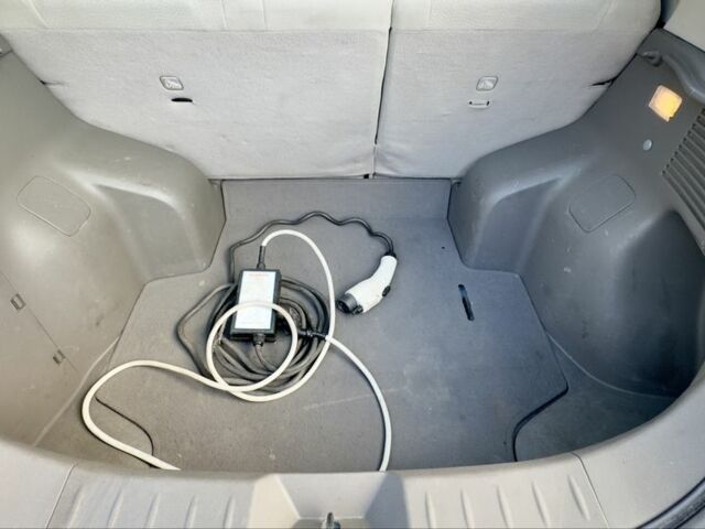 Белый Ниссан Лиф, объемом двигателя 0 л и пробегом 121 тыс. км за 6800 $, фото 16 на Automoto.ua