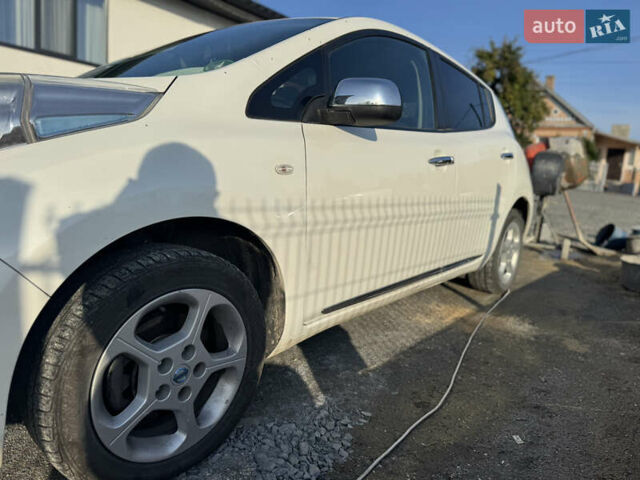 Белый Ниссан Лиф, объемом двигателя 0 л и пробегом 49 тыс. км за 7500 $, фото 2 на Automoto.ua
