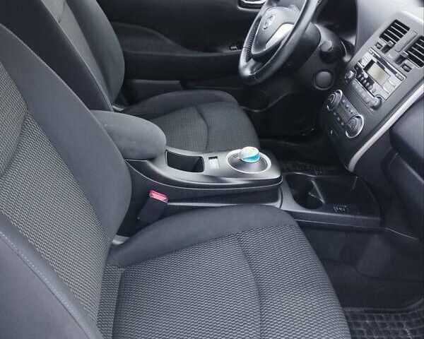 Белый Ниссан Лиф, объемом двигателя 0 л и пробегом 91 тыс. км за 6800 $, фото 12 на Automoto.ua