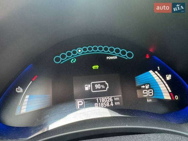 Белый Ниссан Лиф, объемом двигателя 0 л и пробегом 119 тыс. км за 5900 $, фото 10 на Automoto.ua