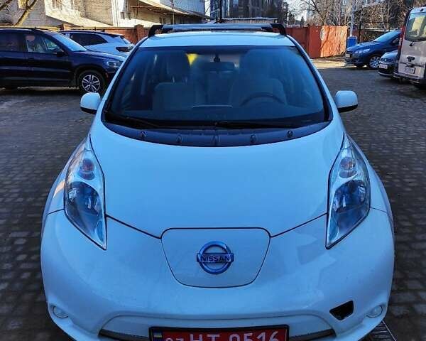 Белый Ниссан Лиф, объемом двигателя 0 л и пробегом 169 тыс. км за 5500 $, фото 1 на Automoto.ua