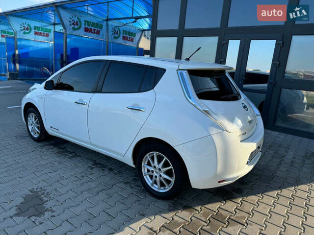 Белый Ниссан Лиф, объемом двигателя 0 л и пробегом 240 тыс. км за 5500 $, фото 1 на Automoto.ua