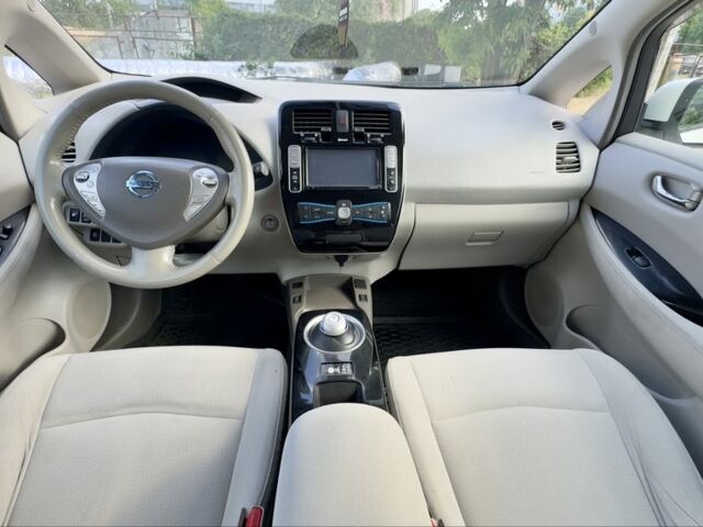 Белый Ниссан Лиф, объемом двигателя 0 л и пробегом 121 тыс. км за 6800 $, фото 15 на Automoto.ua