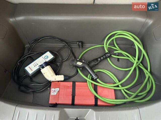 Белый Ниссан Лиф, объемом двигателя 0 л и пробегом 132 тыс. км за 5300 $, фото 22 на Automoto.ua