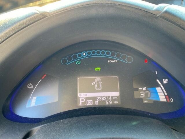 Белый Ниссан Лиф, объемом двигателя 0 л и пробегом 238 тыс. км за 4500 $, фото 2 на Automoto.ua