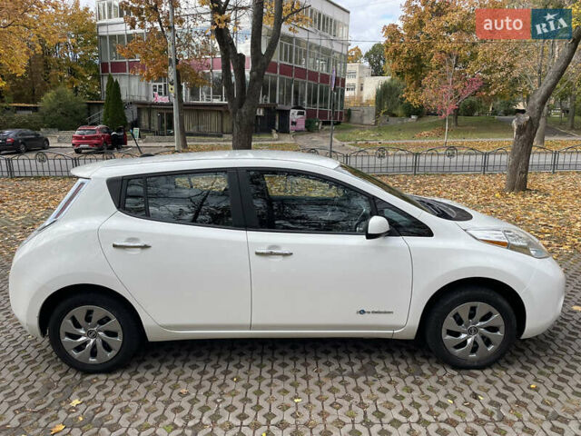 Белый Ниссан Лиф, объемом двигателя 0 л и пробегом 139 тыс. км за 7300 $, фото 3 на Automoto.ua