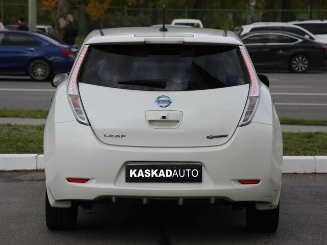 Белый Ниссан Лиф, объемом двигателя 0 л и пробегом 220 тыс. км за 7300 $, фото 4 на Automoto.ua