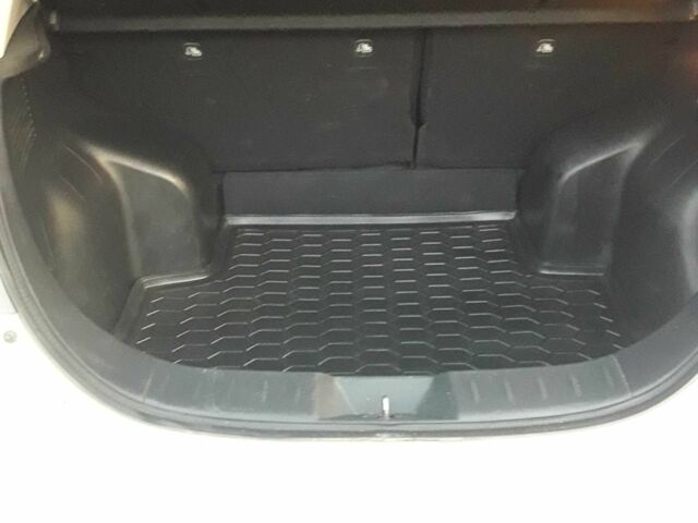 Белый Ниссан Лиф, объемом двигателя 0 л и пробегом 116 тыс. км за 5000 $, фото 4 на Automoto.ua