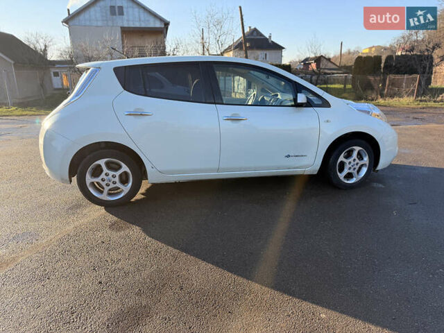 Белый Ниссан Лиф, объемом двигателя 0 л и пробегом 123 тыс. км за 5600 $, фото 6 на Automoto.ua