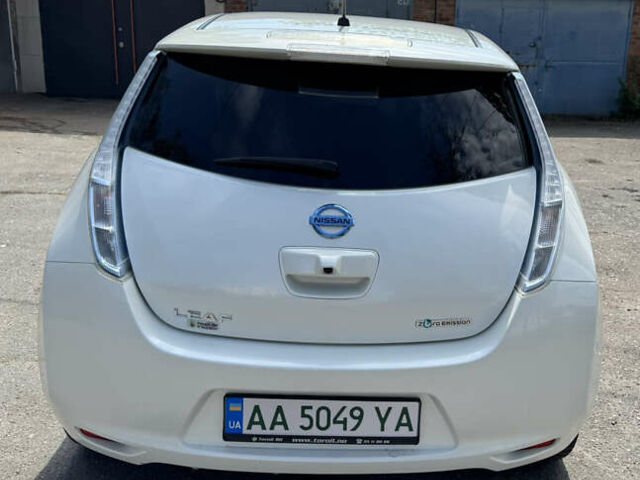 Білий Ніссан Ліф, об'ємом двигуна 0 л та пробігом 187 тис. км за 6300 $, фото 8 на Automoto.ua