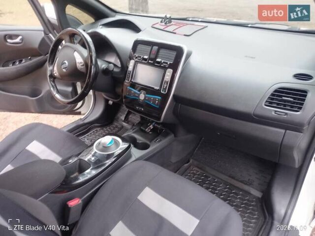 Белый Ниссан Лиф, объемом двигателя 0 л и пробегом 129 тыс. км за 7200 $, фото 20 на Automoto.ua